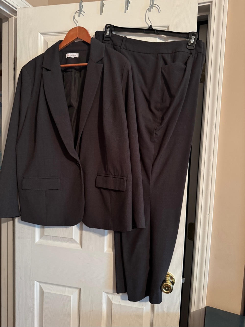 Liz Claiborne Charcoal Gray Women’s  Blazer & Pants (18W), 28 inch inseam